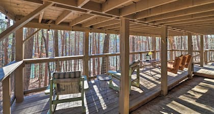 Scenic Greers Ferry Cabin w/ Deck + Fire Pit!