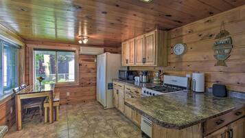 ููุฎ (3 Bedrooms) | ุงูู
ูุดุฃุฉ ู
ู ุงูุฏุงุฎู