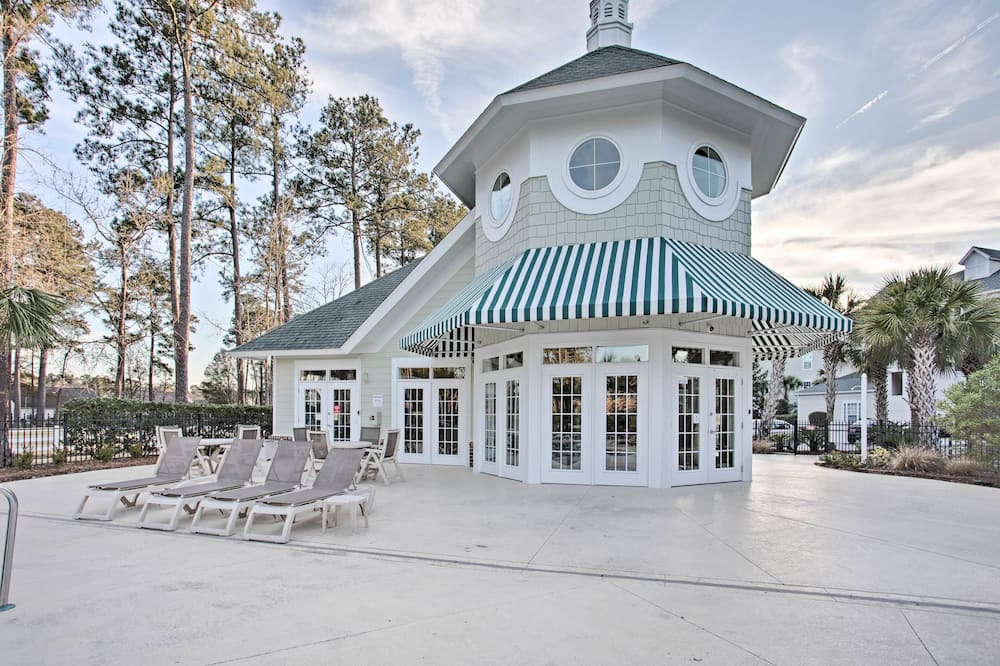 6 Mi to Boardwalk: Condo w/ Pool in Myrtle Beach