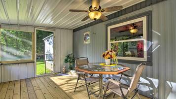 House (2 Bedrooms) | Dining