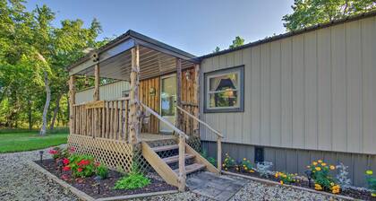 Unique Creekside Escape - Enjoy On-site Goats!