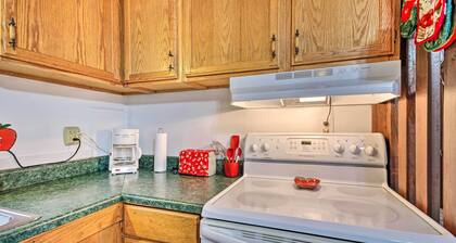 Unique Creekside Escape - Enjoy On-site Goats!