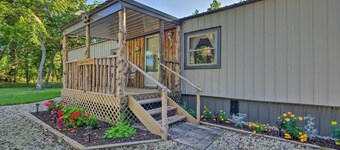 Unique Creekside Escape - Enjoy On-site Goats!