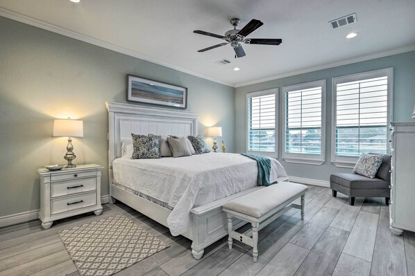 2 bedrooms, laptop workspace, iron/ironing board, bed sheets