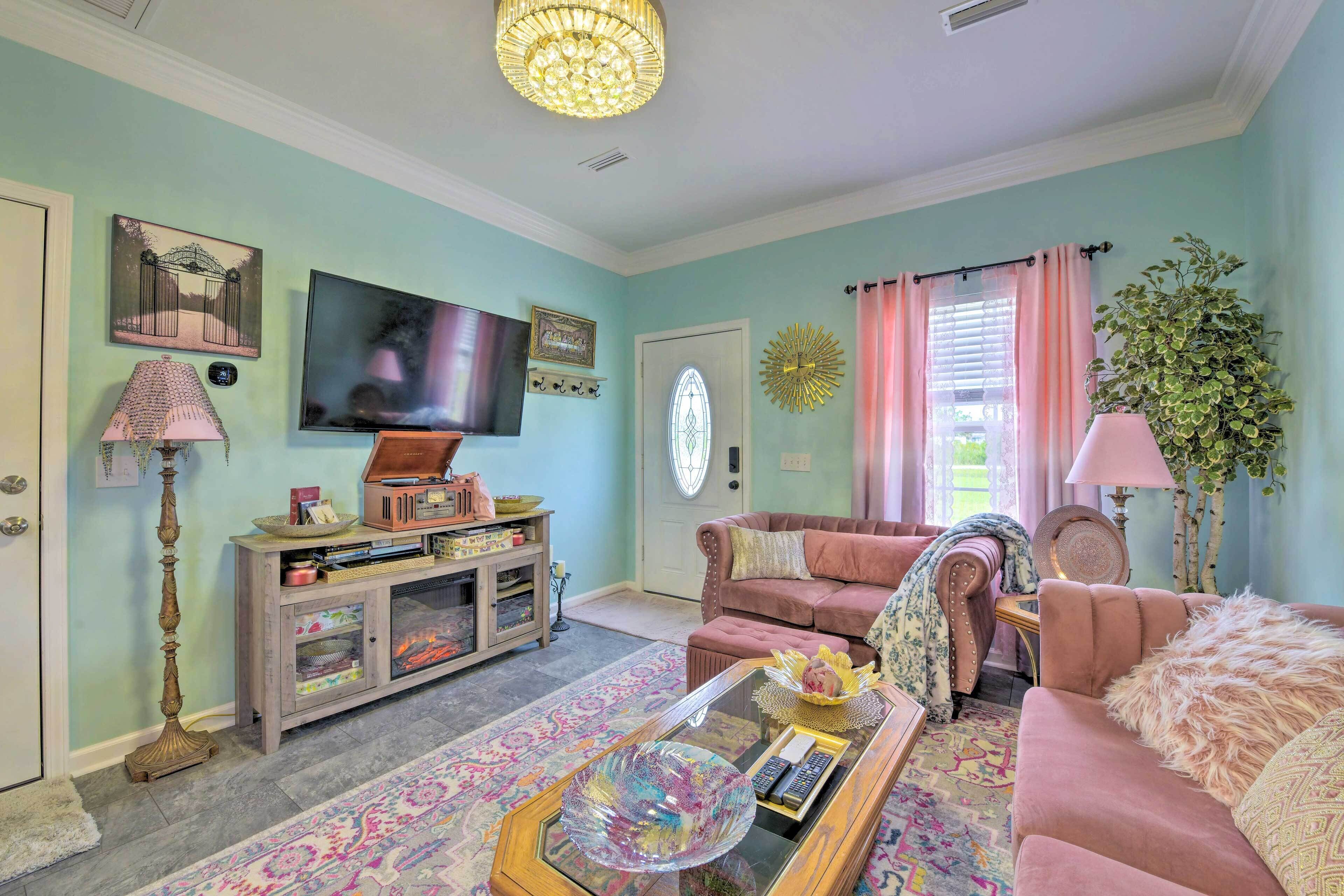 Pet-friendly Southport Retreat With Fenced Yard!