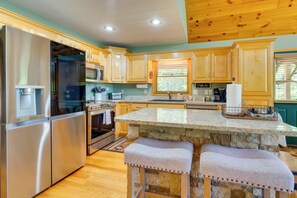 Interior - Beautiful Smoky Mountain Chalet With Game Room! (Murphy)
