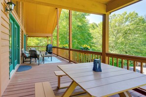 Interior - Beautiful Smoky Mountain Chalet With Game Room! (Murphy)