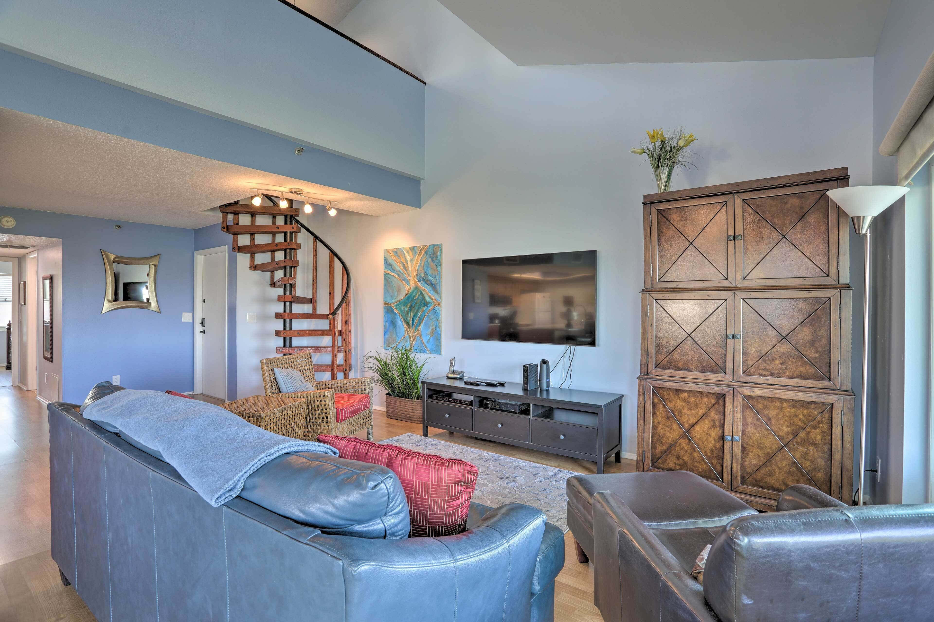 Sunny Indian Shores Condo - Close to Beach!