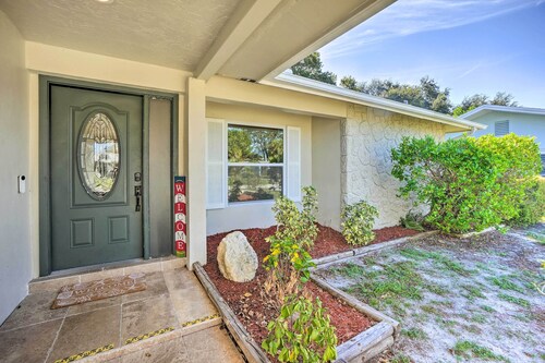 Clearwater Home: Pool Access, 10 Mi to Beach!