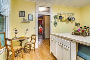 House (6 Bedrooms) | Interior