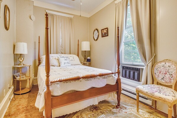 House (6 Bedrooms) | Interior