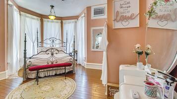 House (6 Bedrooms) | Interior