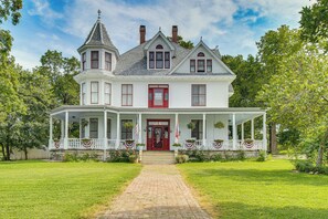 House (6 Bedrooms) | Front of property