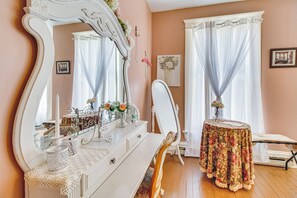 House (6 Bedrooms) | Interior