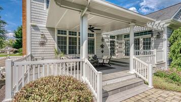 House (5 Bedrooms) | Interior