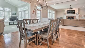 House (5 Bedrooms) | Interior