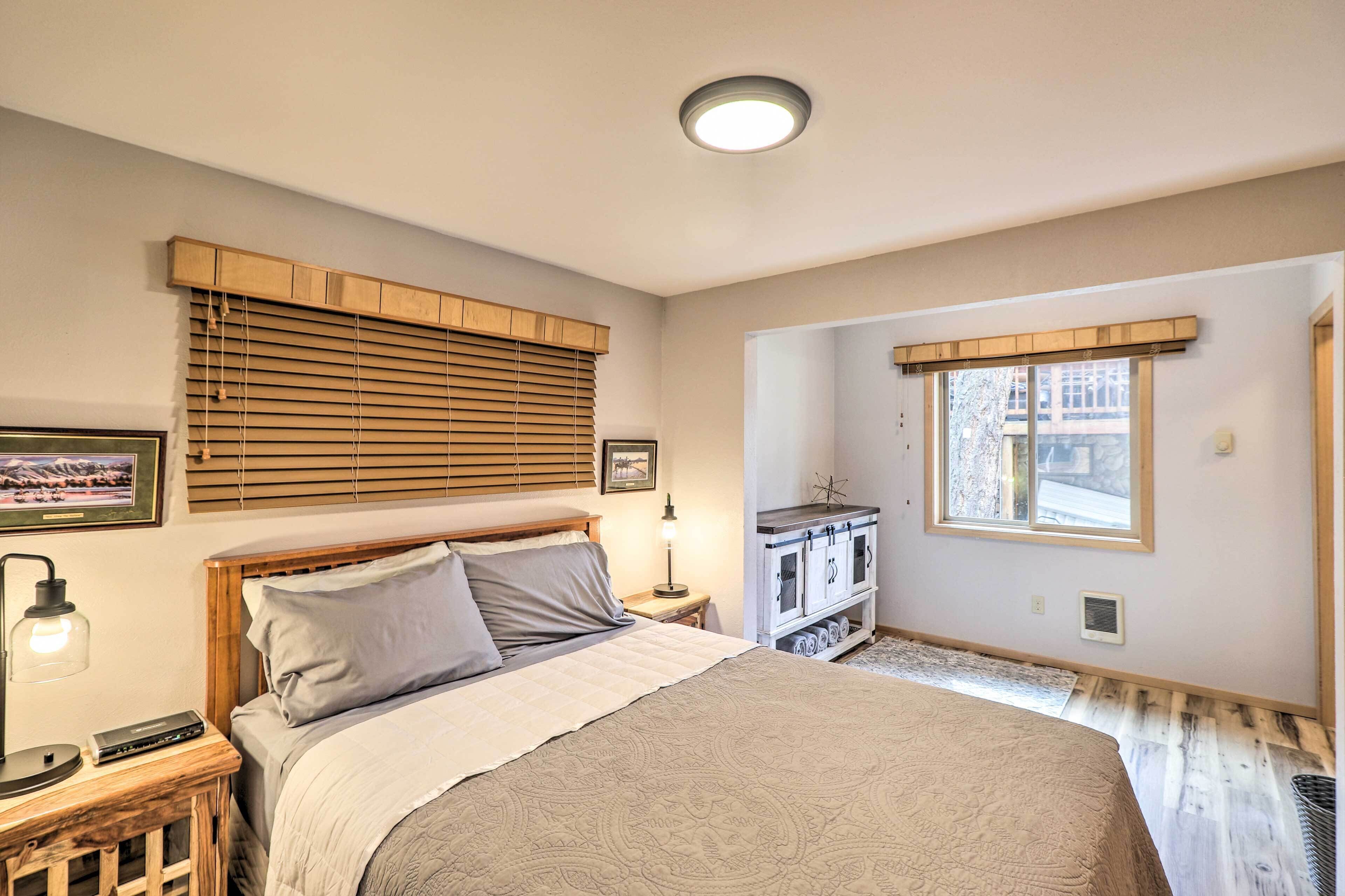 Flathead Lake Waterfront Cabin w/ Dock & Kayaks