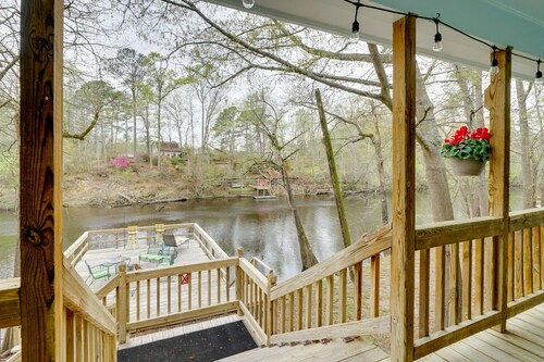 Peaceful Treetop Hideaway w/ Riverfront Views