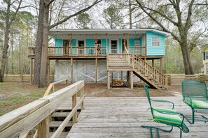 Terrace/patio - Peaceful Treetop Hideaway w/ Riverfront Views (Burgaw)