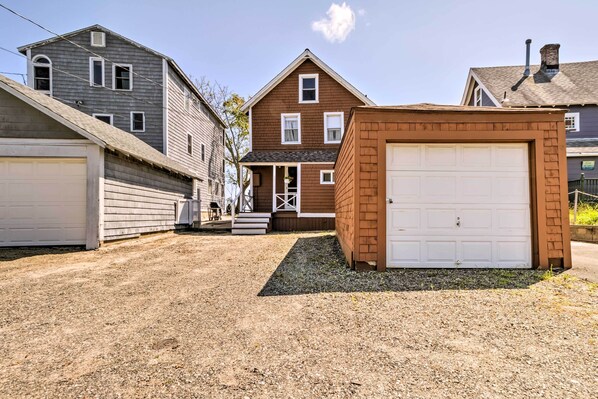 Cottage (3 Bedrooms) | Interior - Beachfront Connecticut Retreat w/ Views! (Milford)