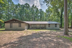 House (4 Bedrooms) | Interior - Lavish Broken Bow Home on 6 Acres w/ Hot Tub! (Broken Bow)