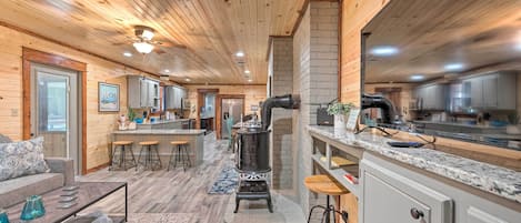 House (4 Bedrooms) | Interior