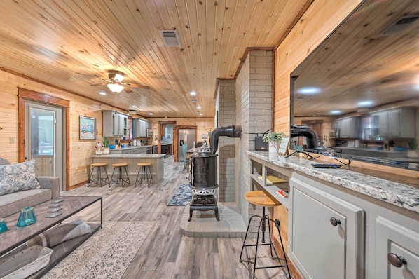 House (4 Bedrooms) | Interior