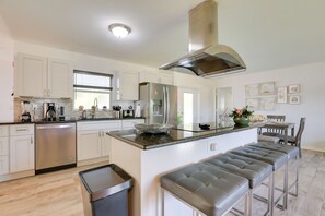 Interior - Airy Canal-front Oasis in Cape Coral w/ Pool! (Cape Coral)