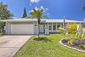 House (4 Bedrooms) | Interior - Airy Canal-front Oasis in Cape Coral w/ Pool! (Cape Coral)
