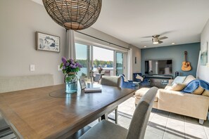 Interior - Michigan Island Lake House: Sunrise & Sunset Views (Linden)