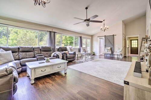 Quiet Rockbridge Cottage ~ 4 Mi to Hocking Hills!