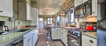 Pet-friendly Choteau Townhouse With Gas Grill!