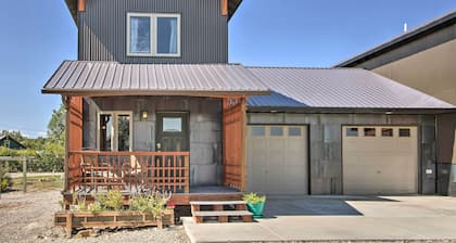 Pet-friendly Choteau Townhouse With Gas Grill!