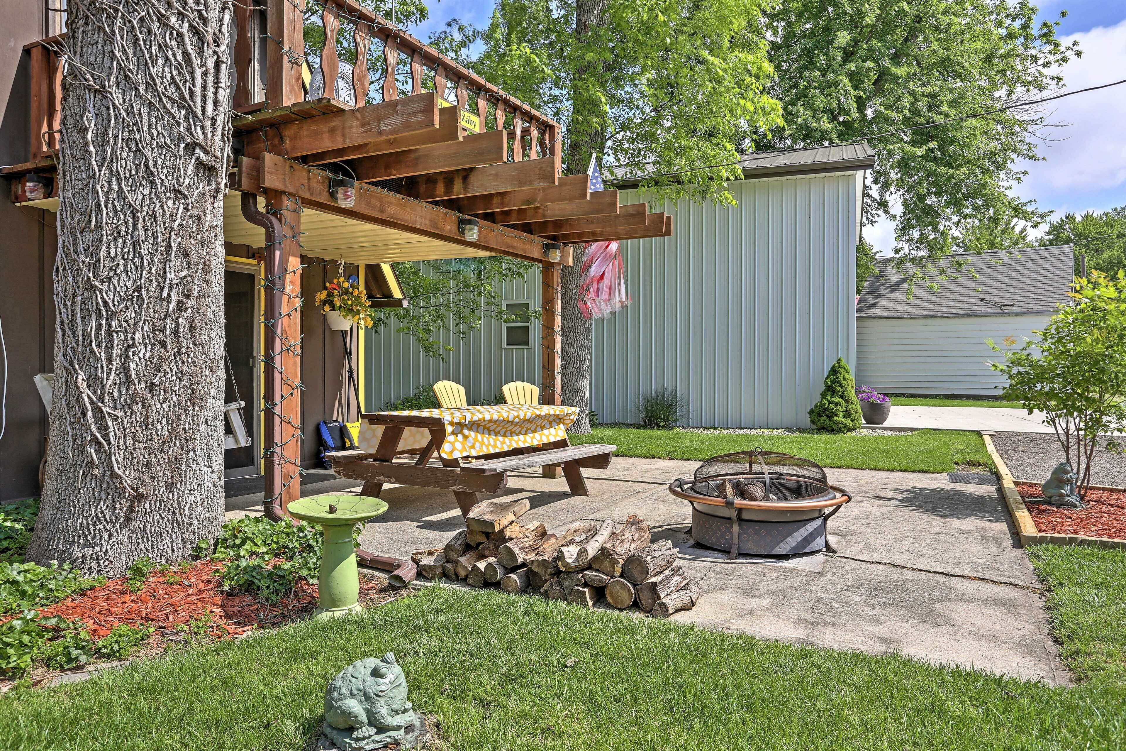 Lakeview A-frame Steps to Marina & Old Field Beach