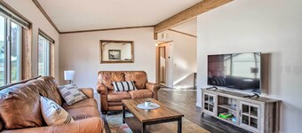 Charming Grants Pass Home w/ Large Backyard!