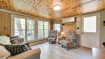 Cottage (2 Bedrooms) | Interior