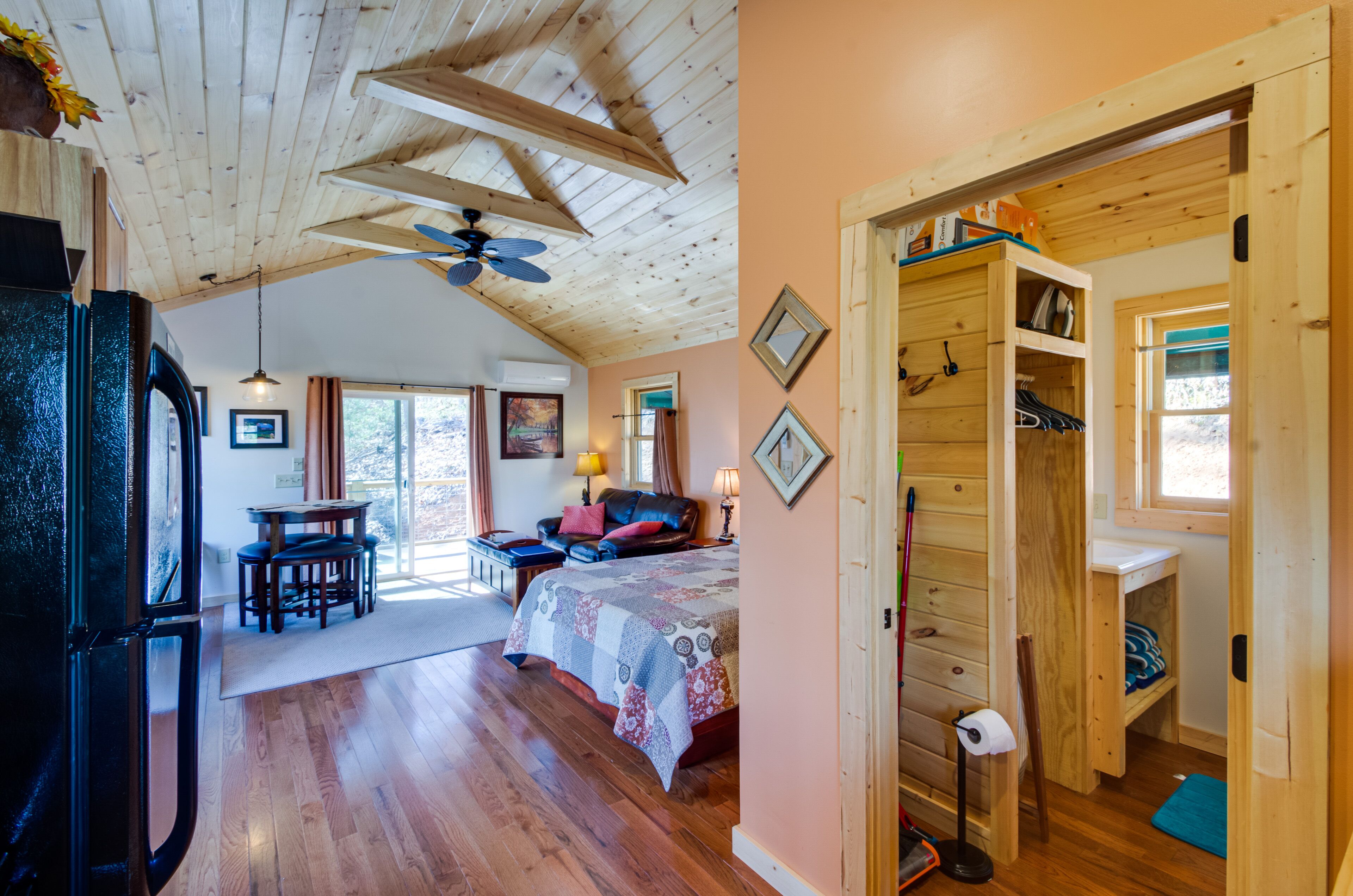 Superb Bryson City Studio Cabin W/hot Tub & Patio!