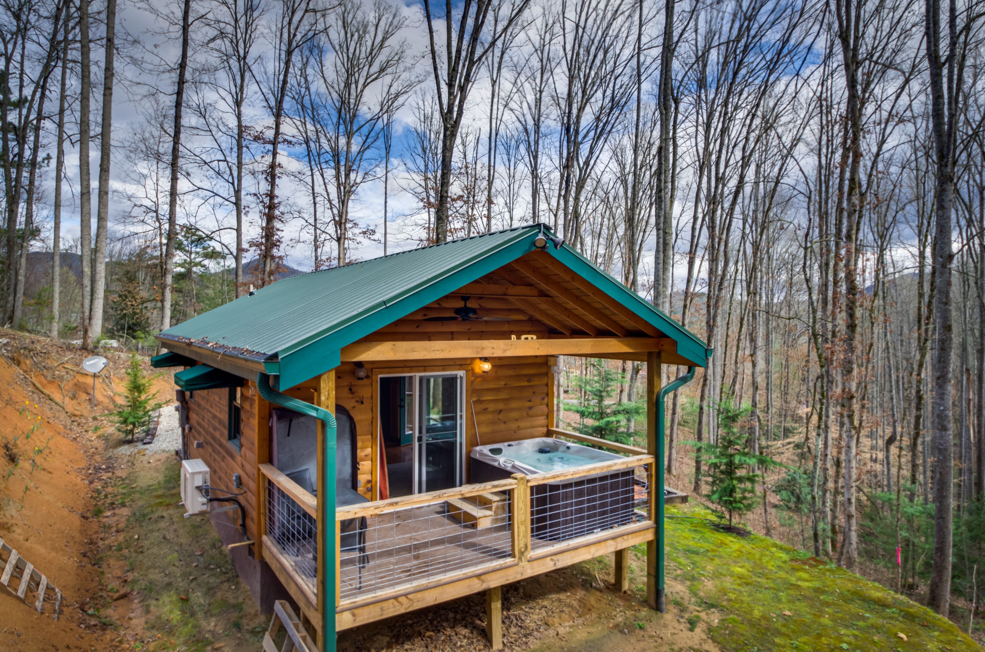 Superb Bryson City Studio Cabin W/hot Tub & Patio!