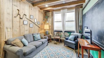 Apartment (2 Bedrooms) | Front of property