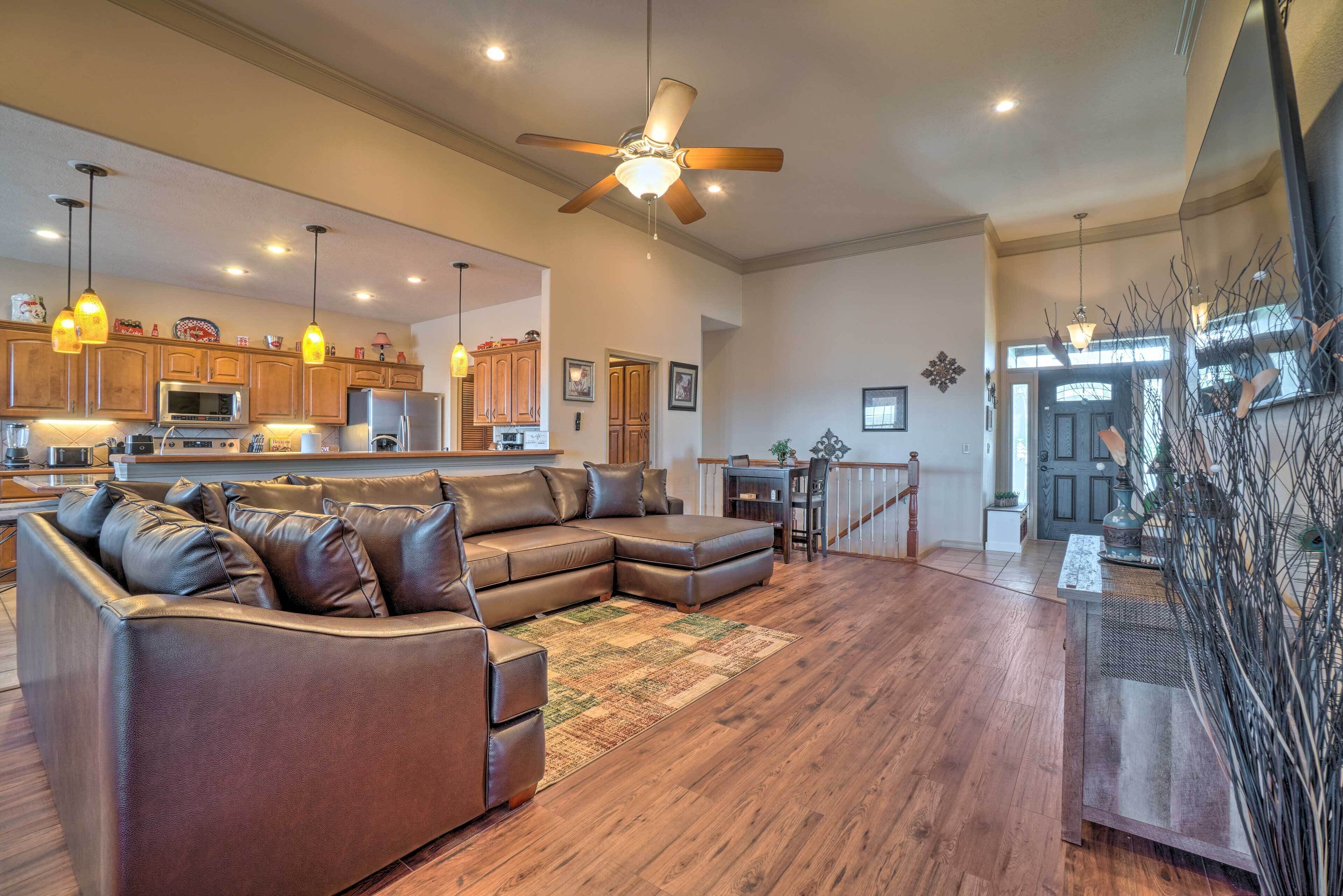 Branson Escape ~ 2 Mi to Silver Dollar City!