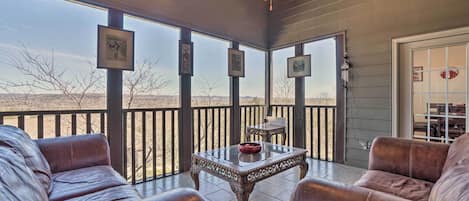 Televisión, consola de videojuegos, estación para iPod