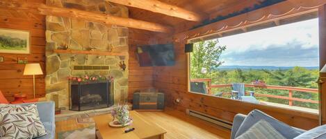 House (3 Bedrooms) | Living area | TV, DVD player