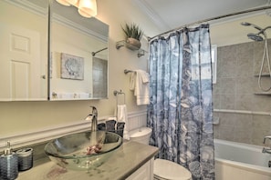 House (3 Bedrooms) | Interior - 4 Mi to Beach: Gem w/ Pool & Lanai in Seminole! (Seminole)