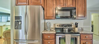 Sunny Seminole Gem With Screened Lanai & Pool!