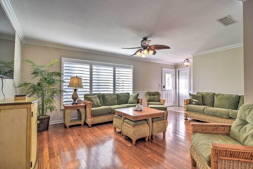 4 Mi to Beach: Gem w/ Pool & Lanai in Seminole!