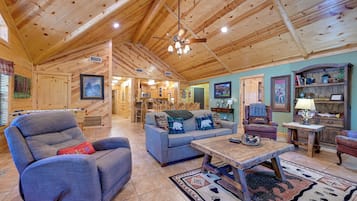 House (3 Bedrooms) | Interior