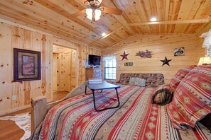House (3 Bedrooms) | Interior - Broken Bow Cabin w/ Hot Tub & Deck - 4 Mi to Lake! (Broken Bow)