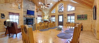 Broken Bow Cabin w/ Hot Tub & Deck - 4 Mi to Lake!