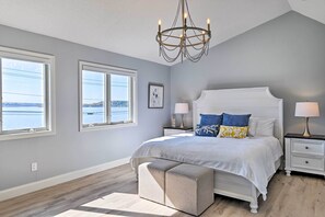 Apartment (3 Bedrooms) - Charming Saratoga Lake Retreat w/ Dock Access (Saratoga Springs)