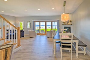 Interior - Charming Saratoga Lake Retreat w/ Dock Access (Saratoga Springs)